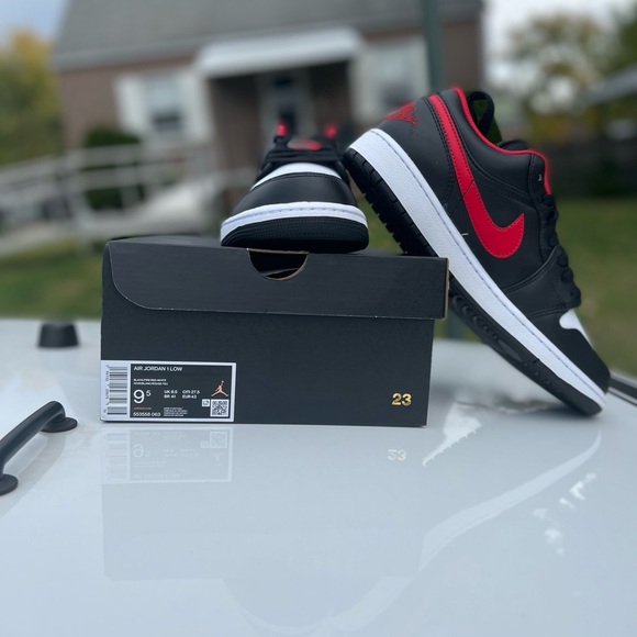 Air Jordan 1 LOW - Picture 4 of 5